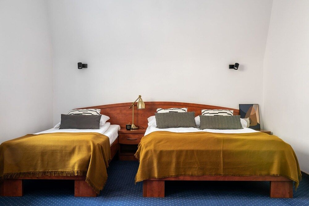 OBERŻA POD RÓŻĄ restauracja, sauny, jacuzzi