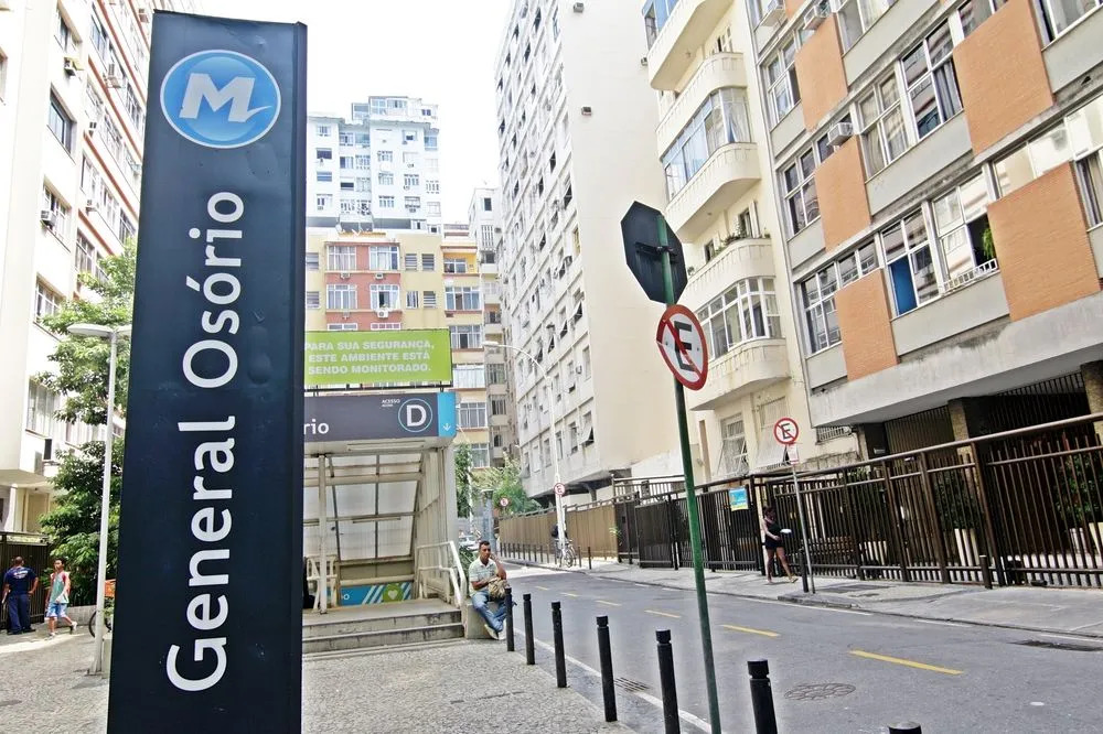 Apartamento Decorado Em Copacabana | Sf 184/604
