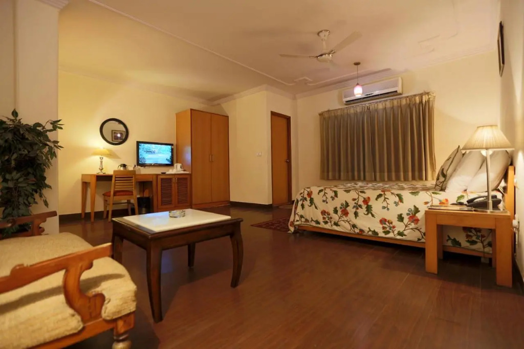Hotel The Class , Delhi Airport