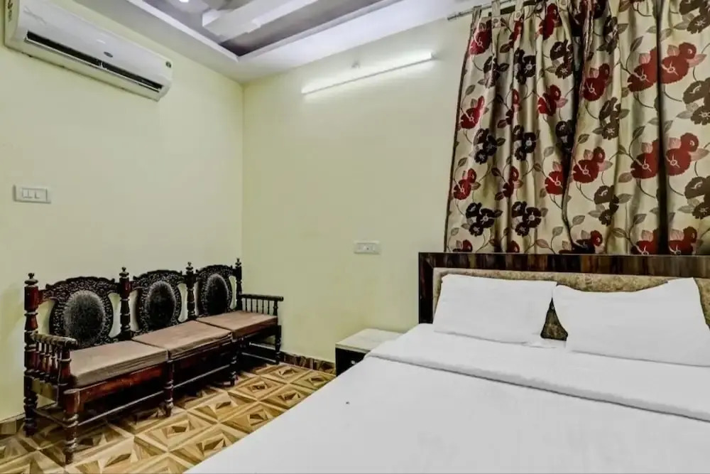 Hotel O Sna Grand Near Sudarshan Cinema