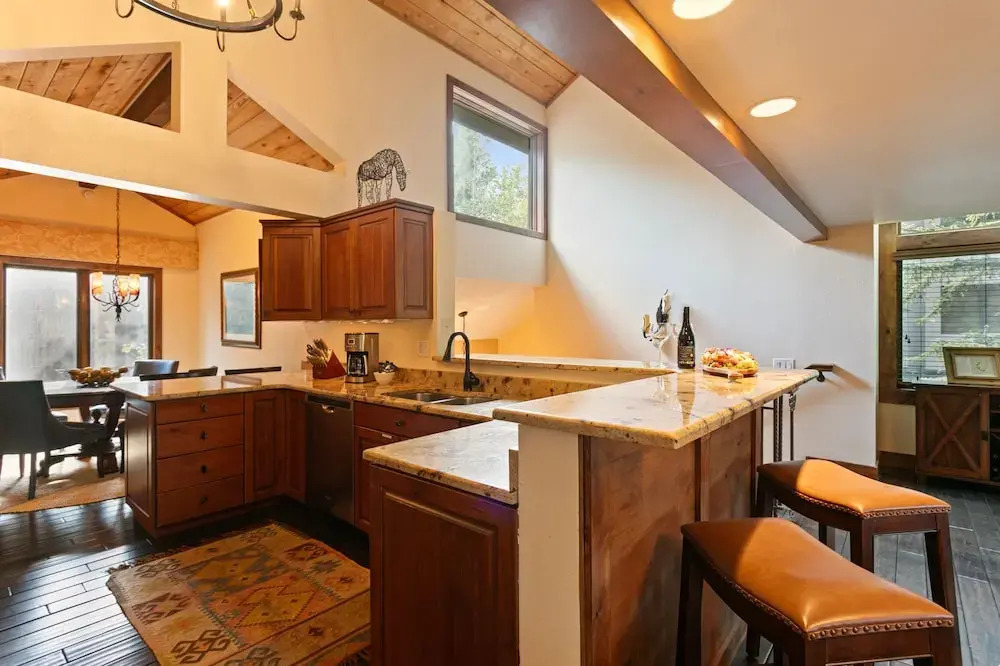 Ridgepoint - Three Bedroom Condo with Spa #128 by Deer Valley Resort