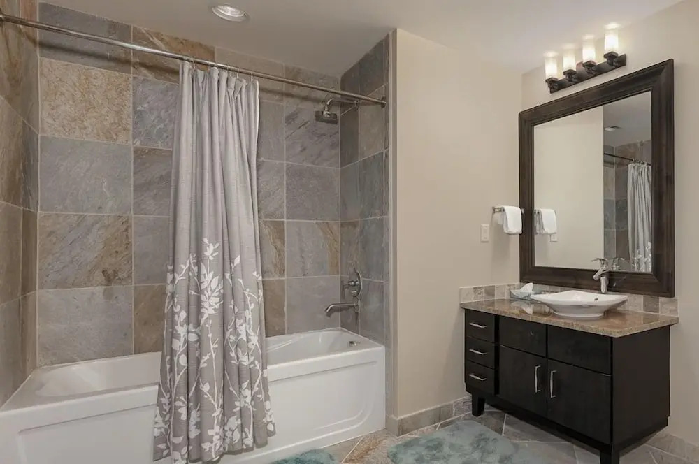 Ski Condo with Private Garage and Washer Dryer - Parry Peak Loft Premium-Rated 105