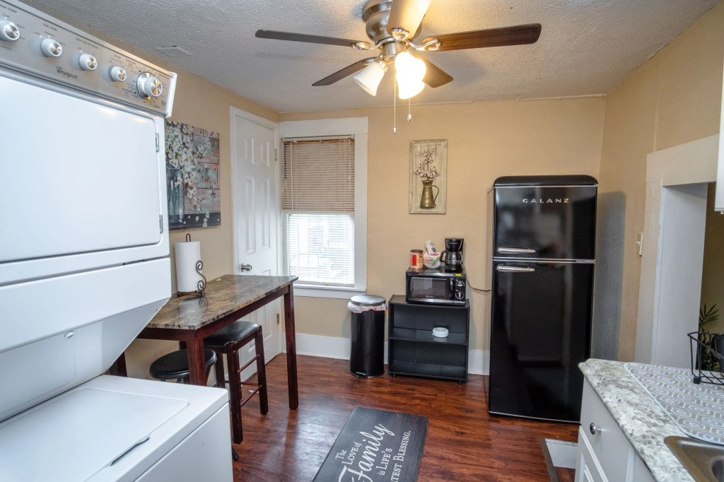 Cozy  Guesthouse Near Downtown