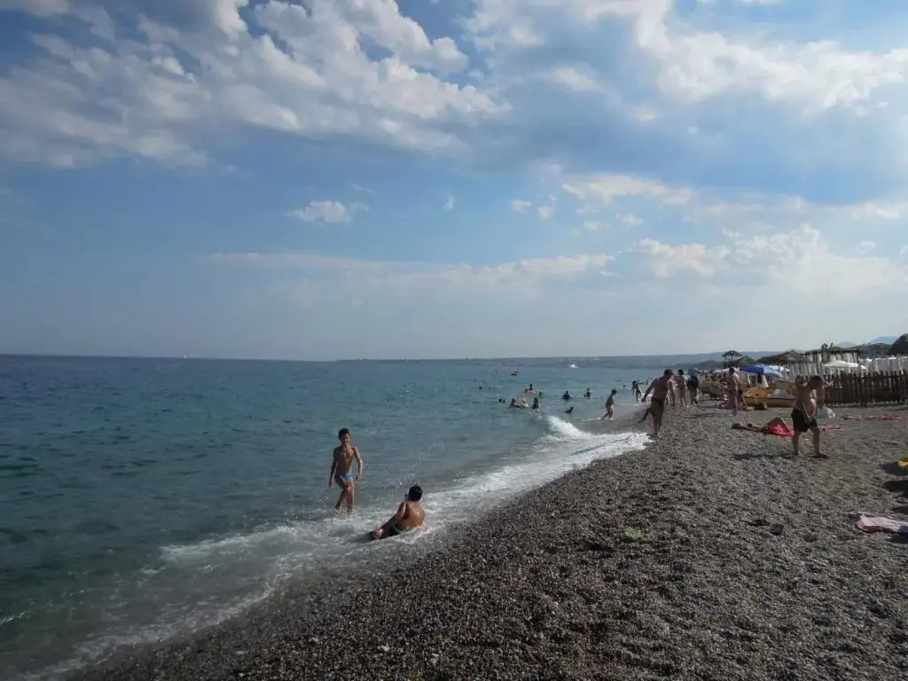 Bivani fronte mare Fondachello