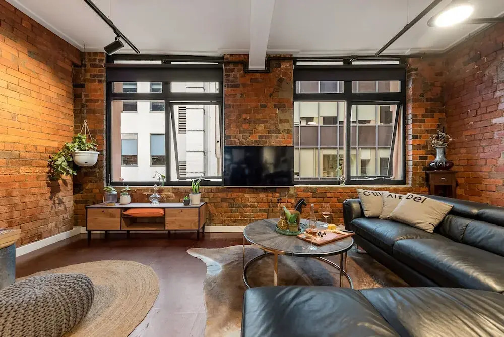 StayCentral - Heritage Warehouse Retreat