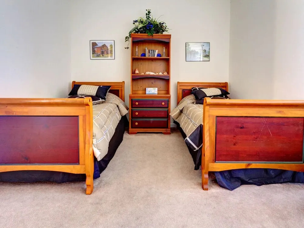 Beach Whisper, 4 Bedrooms, Sleeps 9, Beach Front, HDTV, WiFi