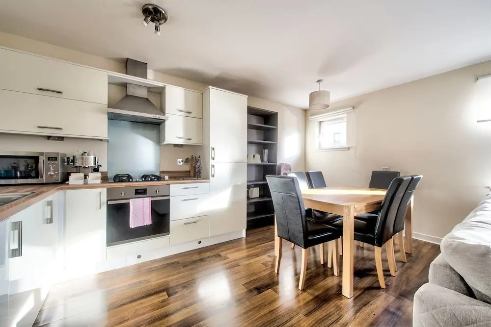 Bright 2Br Flat With Good Links To City Centre