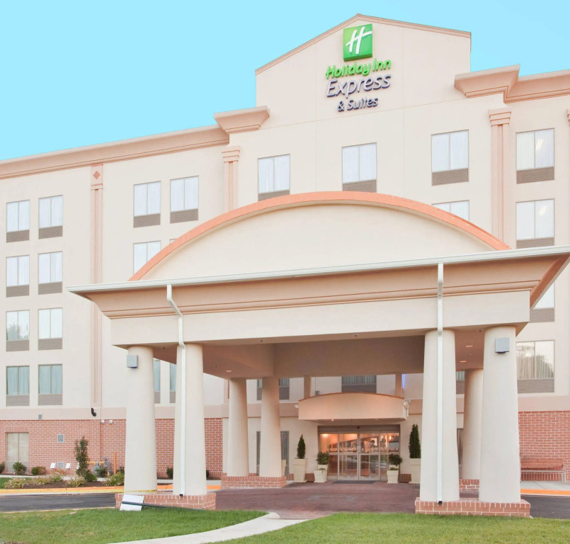 Holiday Inn Express Hotel & Suites Fredericksburg by IHG