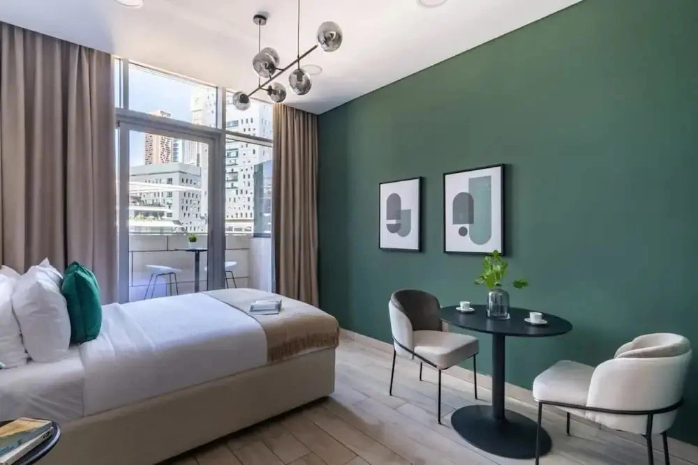 Silkhaus Modern Balcony Over Difc Studio Pool