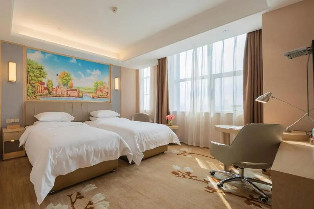 Vienna Hotel (Qujing High Speed Railway Station Wuguanyi Center)