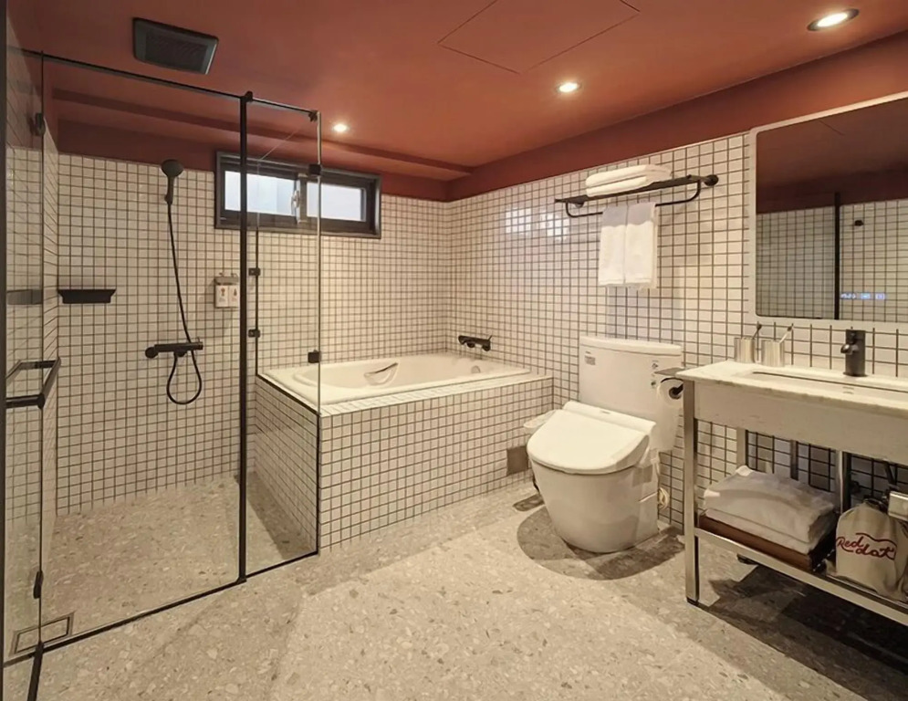 Reddot Hotel