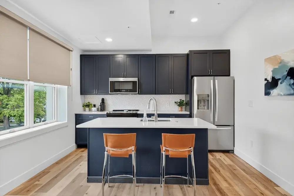 Stylish Downtown Unit With Historic Charm 2 Bedroom Apts