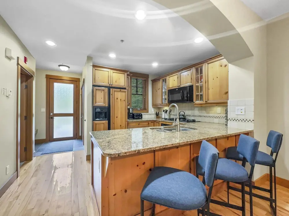 Spacious Town Home, Short Walk to Lifts, Private Hot Tub - 144C by Redawning