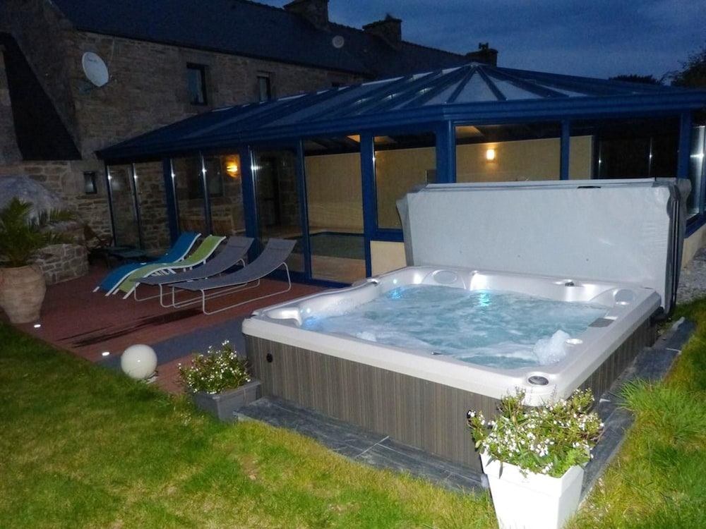 Villa With 4 Bedrooms in Plourin, With Private Pool, Enclosed Garden and Wifi - 4 km From the Beach