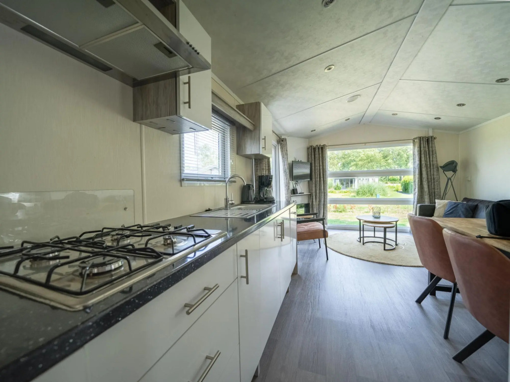 Well-maintained chalet with microwave, on a holiday park close to the Biesbosch