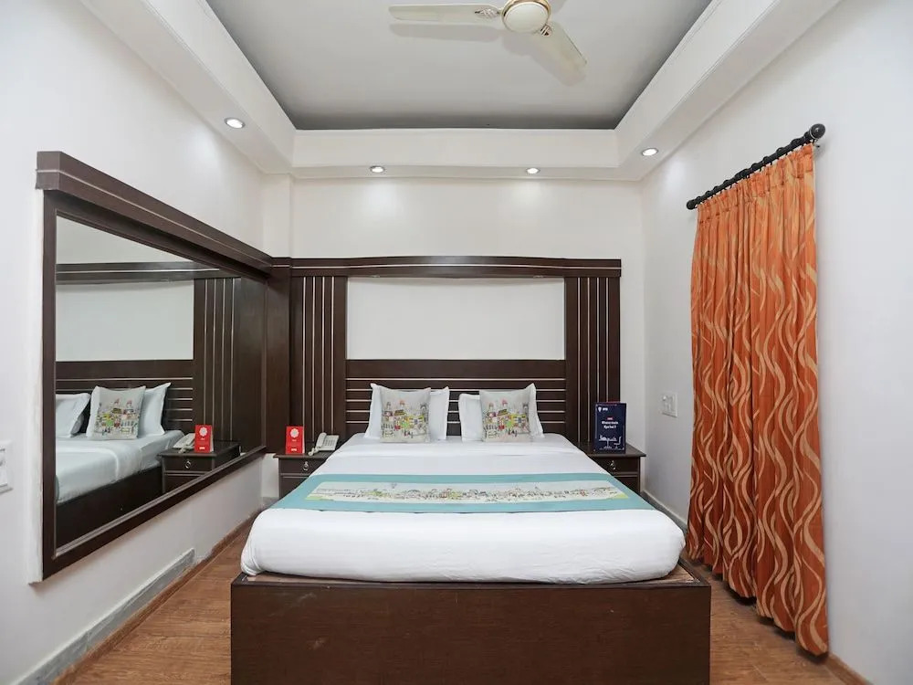 OYO 3072 Royal Villa