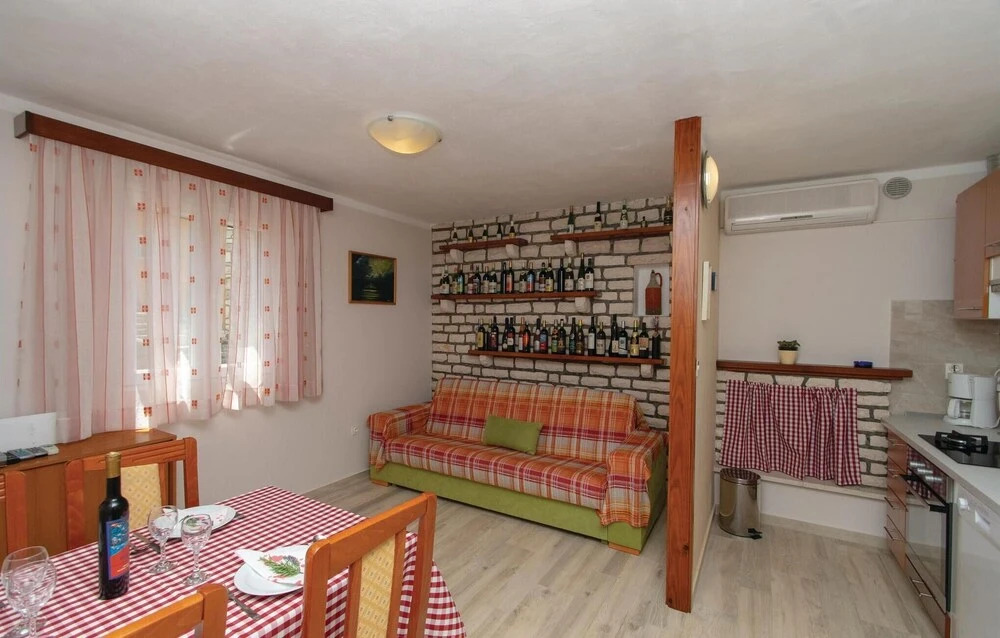 Amazing Home in Tankaraca With Wifi and 4 Bedrooms