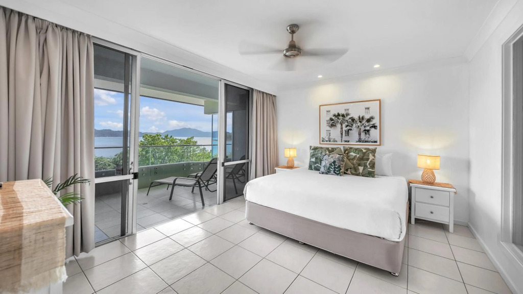 Lagoon Beachfront Lodge 206 on Hamilton Island by HamoRent