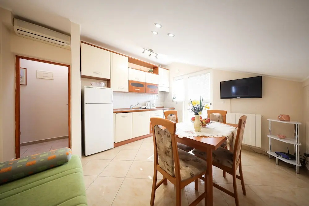 Apartments 150m from beach with parking
