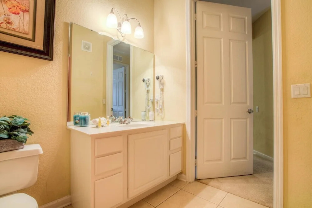 Stylish Condo at Vista Cay Resort Minutes to WDW