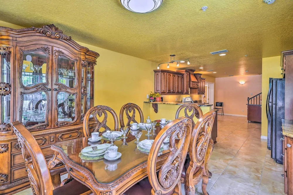 Cozy Coastal Retreat w/ Grill < 5 Mi to Beach