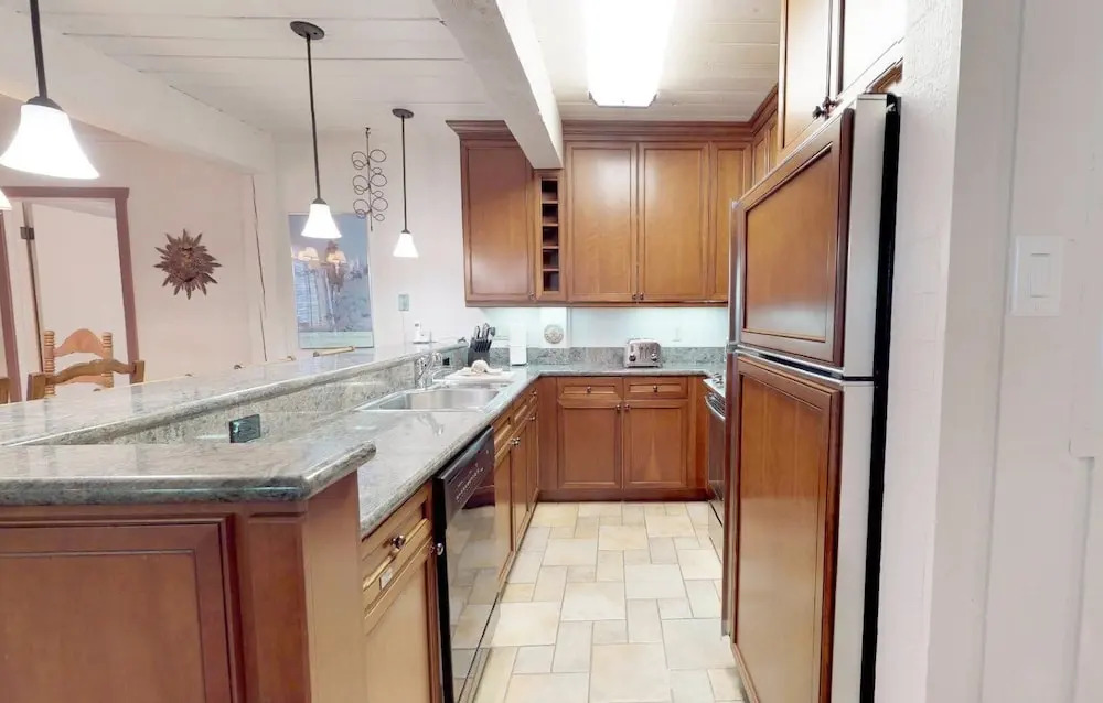 Comfortable And Convenient Ski In, Ski Out 4 Bedroom Condo In Snowmass Village
