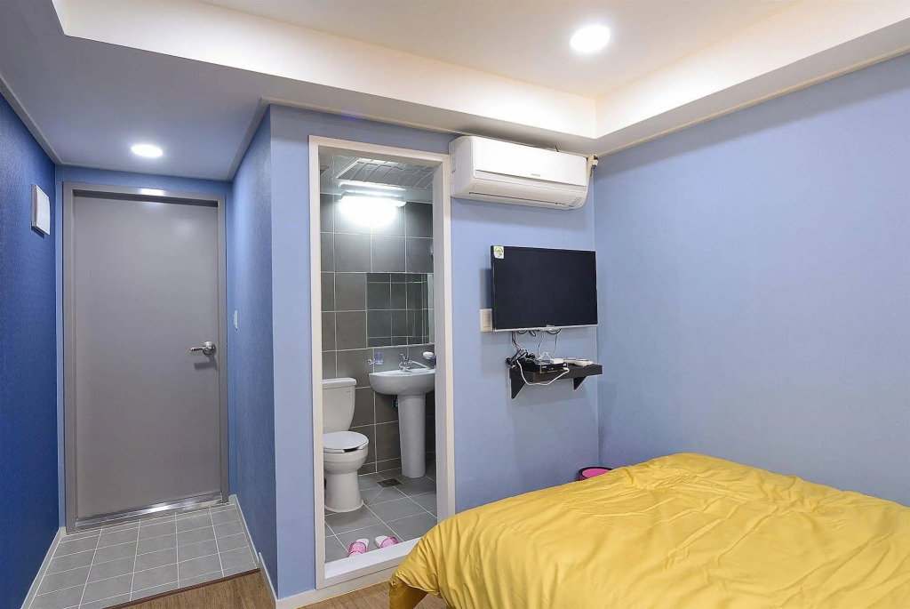 Red Guesthouse