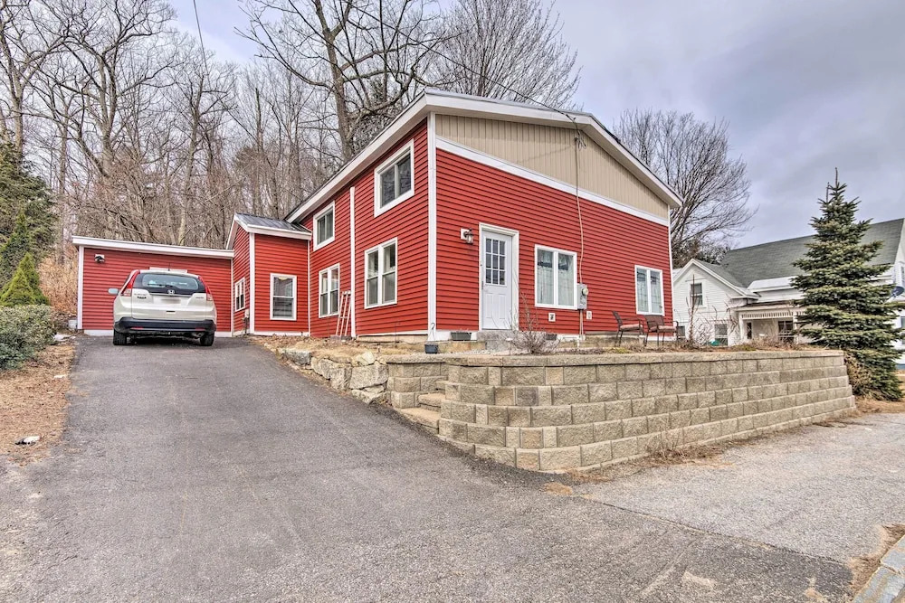 Historic Meredith Home: Walk to Town Center!