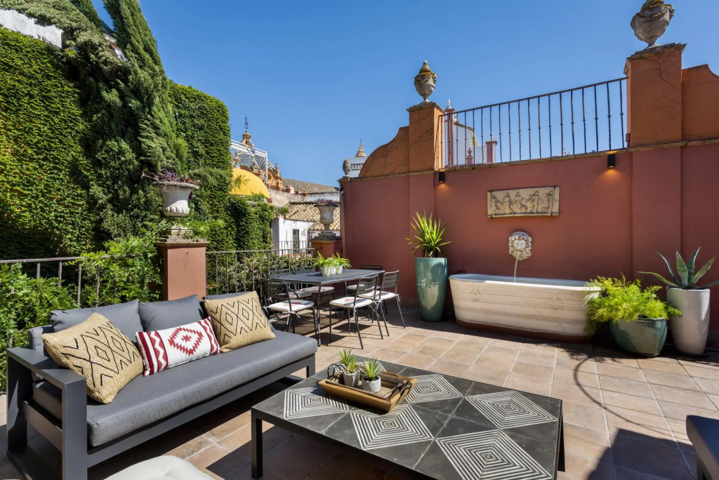 Luxury 3BD duplex with panoramic views to old town. San Isidoro Terrace