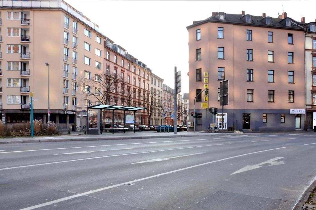 Hotel Apadana Frankfurt