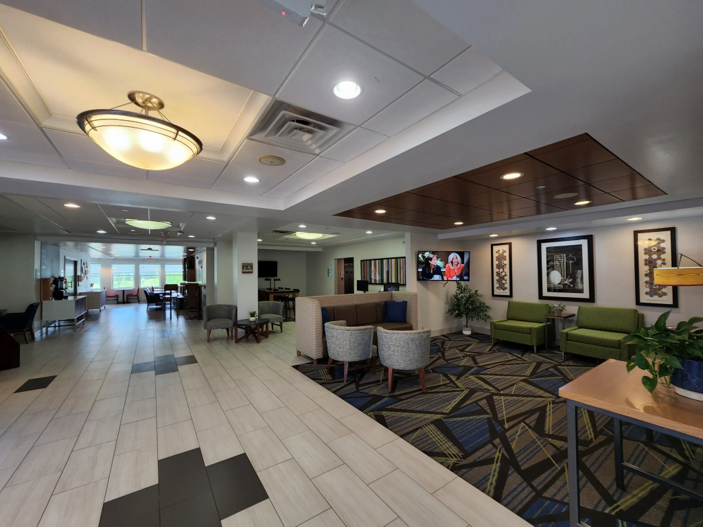 Holiday Inn Express & Suites Rochester by IHG