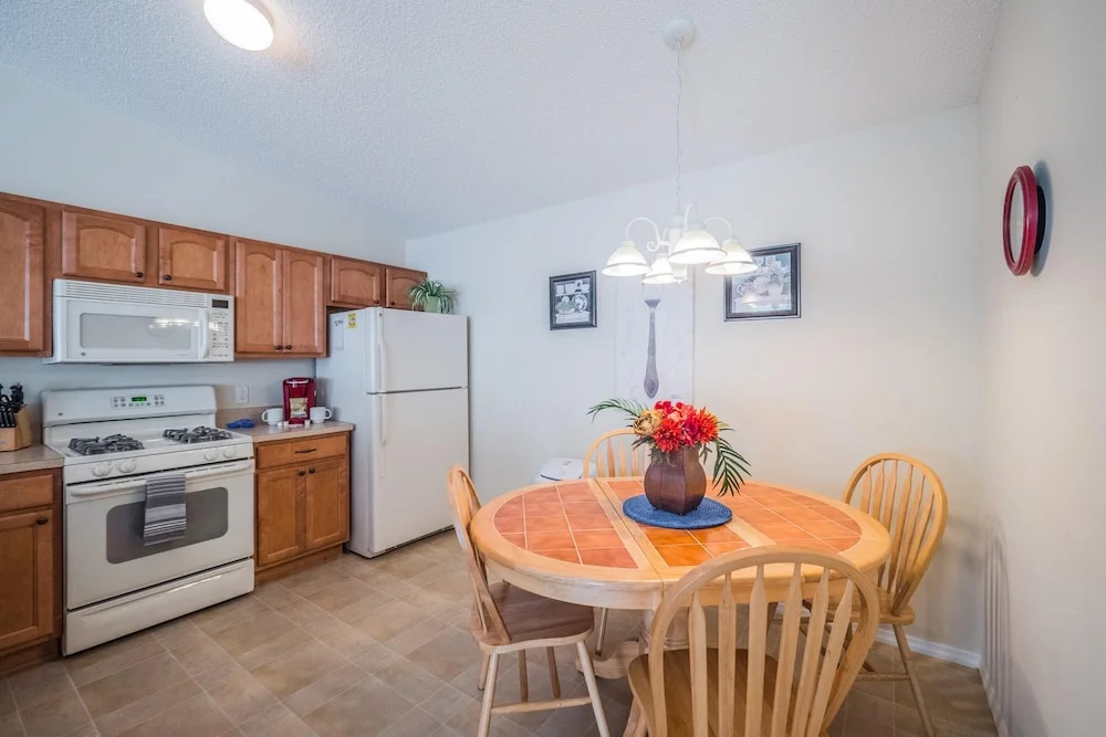 Katherine Place 329 by White Pelican VR