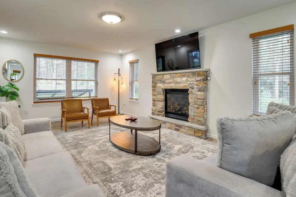 Hot Tub + Lake Access: Spacious Tobyhanna Home