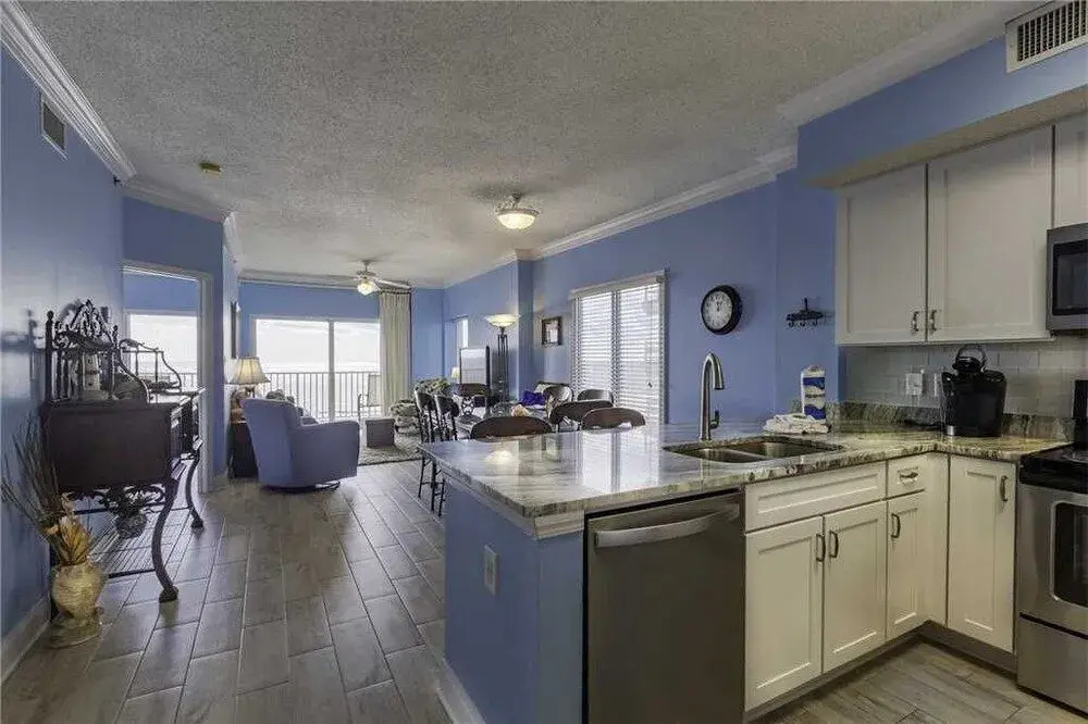 Tidewater 709 - 3 Br condo by RedAwning