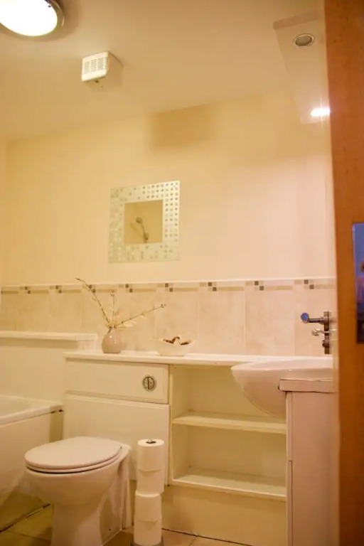 2 Bedroom Leith Apartment