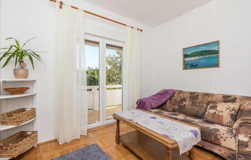 Stunning Home in Kampor With Wifi and 4 Bedrooms