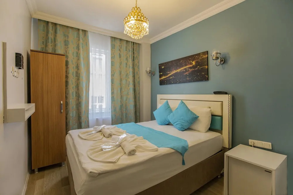 Royal Family Hotel