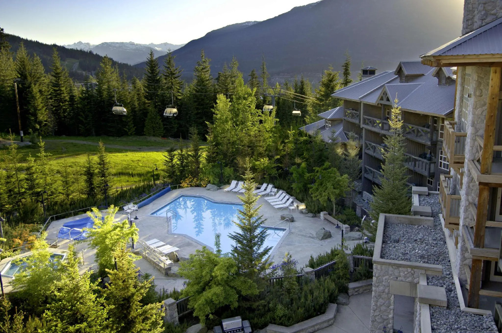 Blackcomb Springs Suites by CLIQUE