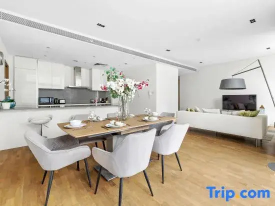Stylish 2BR + M | Pool with Burj Khalifa Views