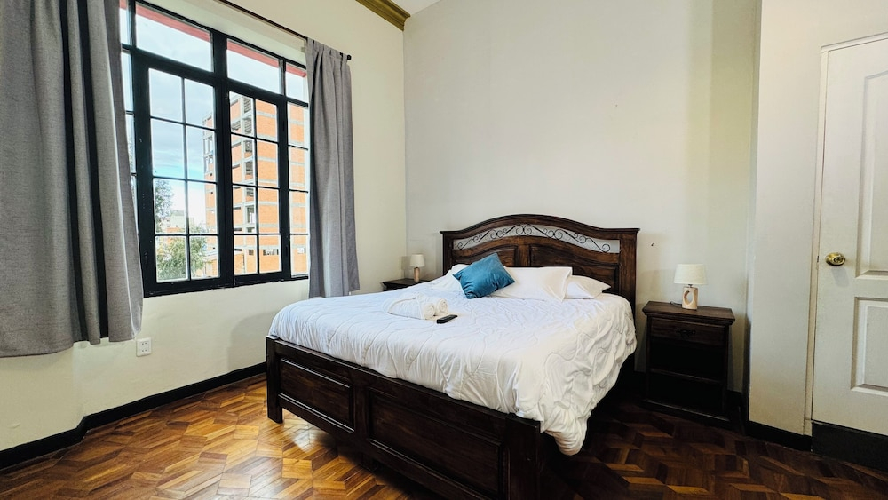 1825 Hotel
