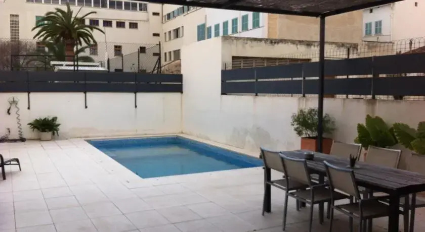 magnifica casa con piscina y parking en el centro de palma
