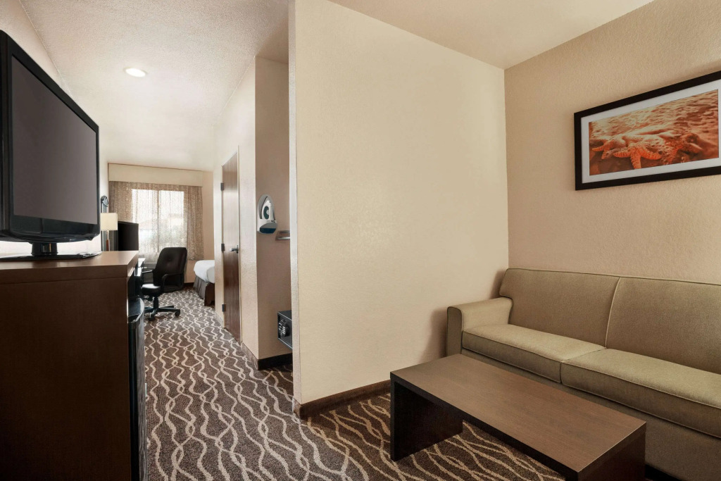 Baymont by Wyndham Clute Lake Jackson