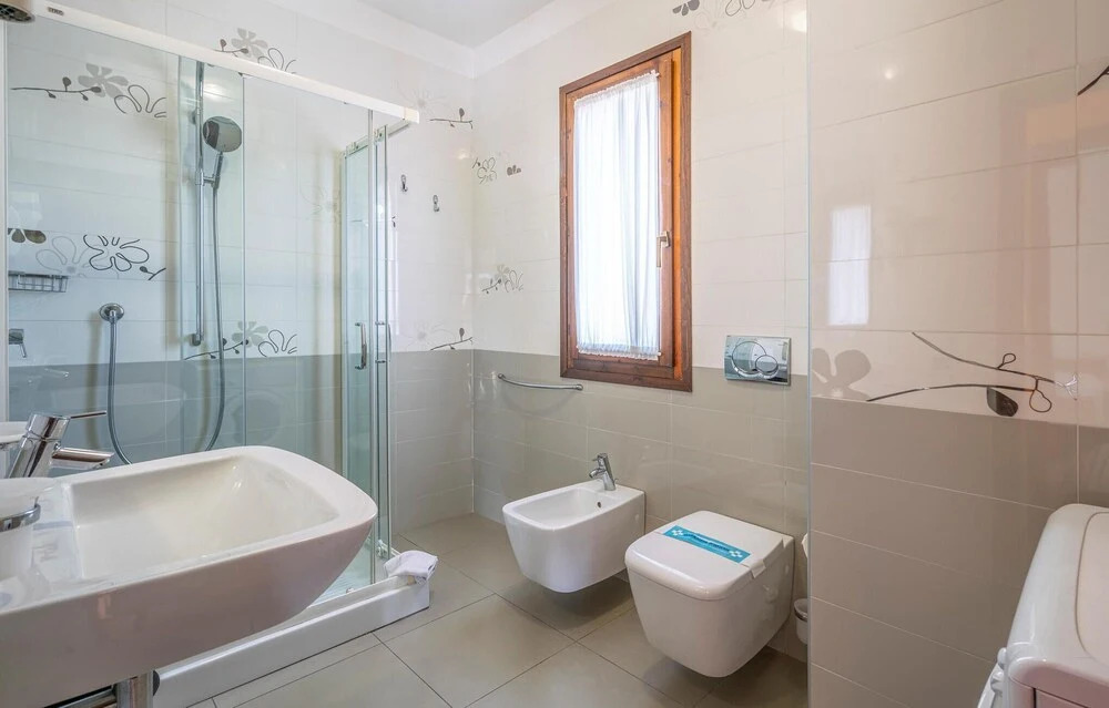 3 Bedroom Awesome Home In Albarella Ro