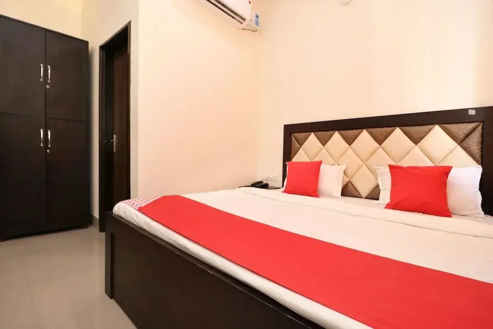 OYO 23235 Hotel Roopmahal & Restaurant