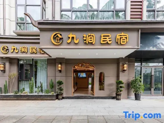 Mangshi Jiujian Homestay