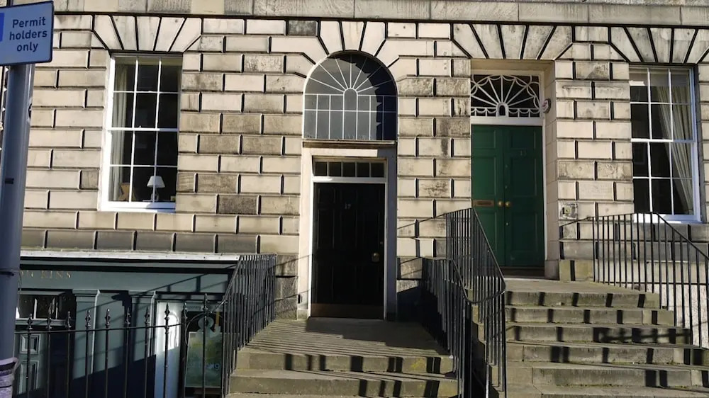 Georgian 3 Bedroom New Town Flat