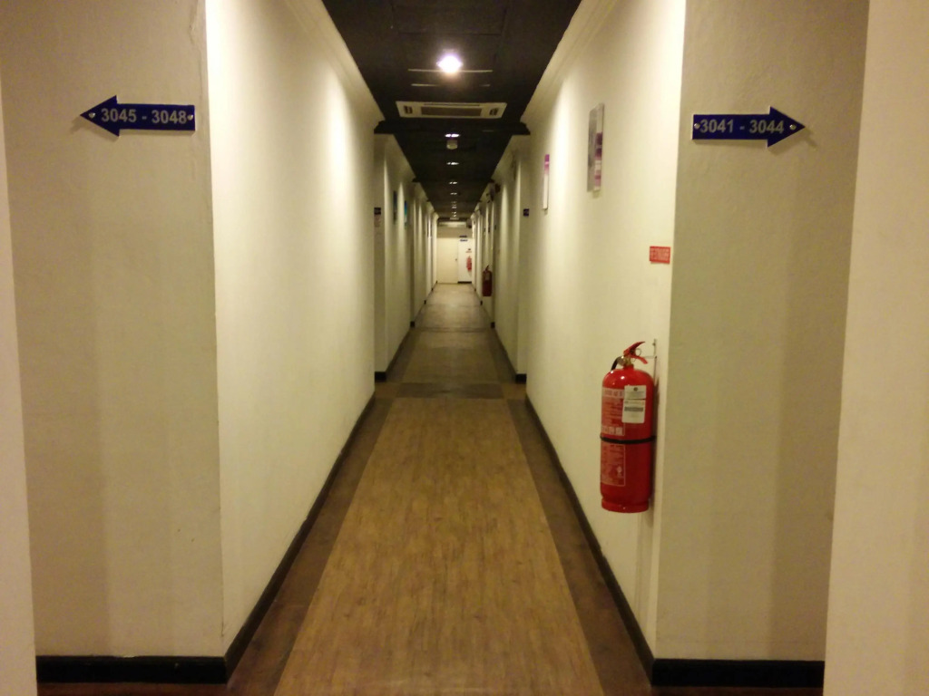 Switz Paradise Hotel - 5 minute walk to Centre Point and 10 minute walk to waterfront