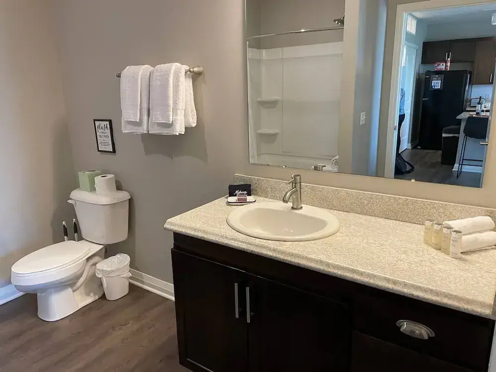 Skyline View 2BR w Balcony Free Parking W D