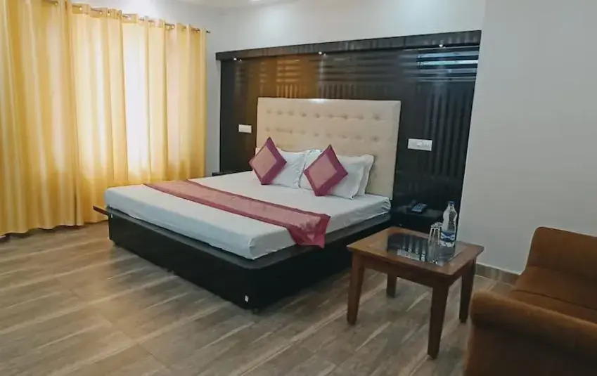 XooStays Amayra Inn Bhagsunag