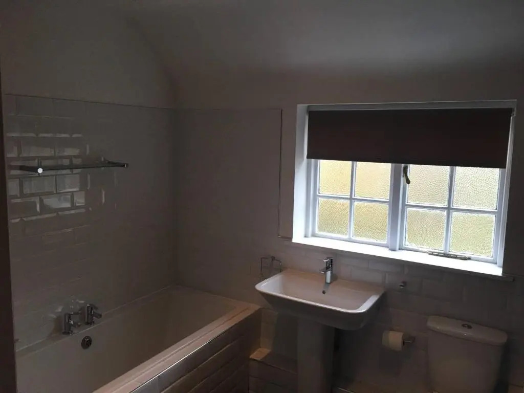 4 BR & 2 Bathroom House Parking Garden St Neots Town Centre